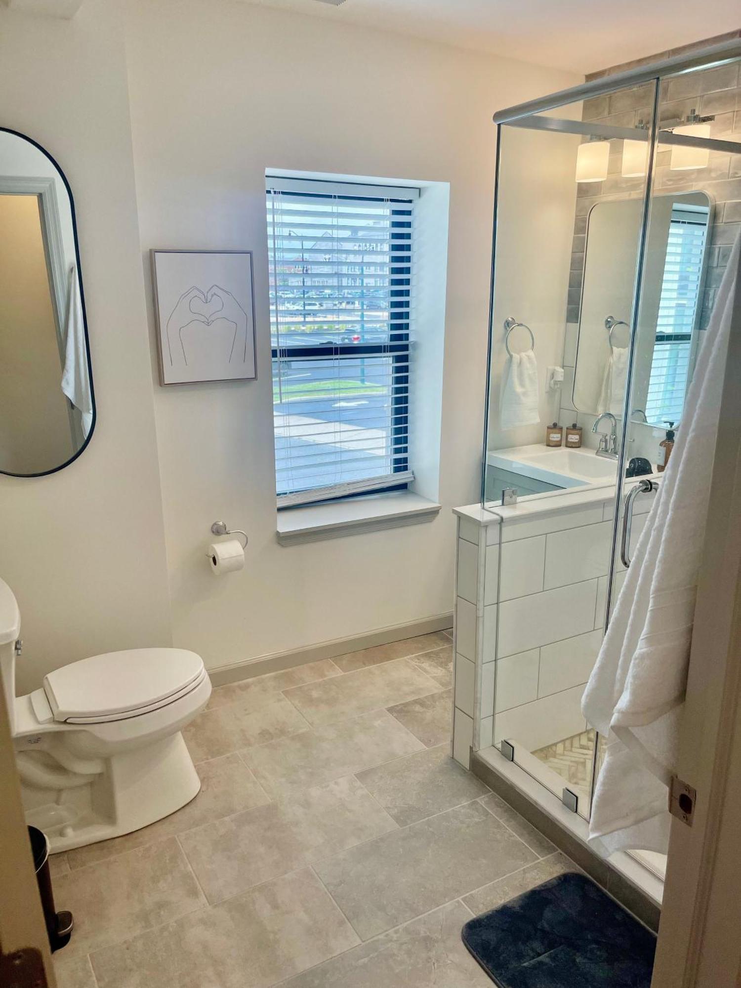 Modern Fully Renovated Suite & Loft In Downtown トレントン エクステリア 写真