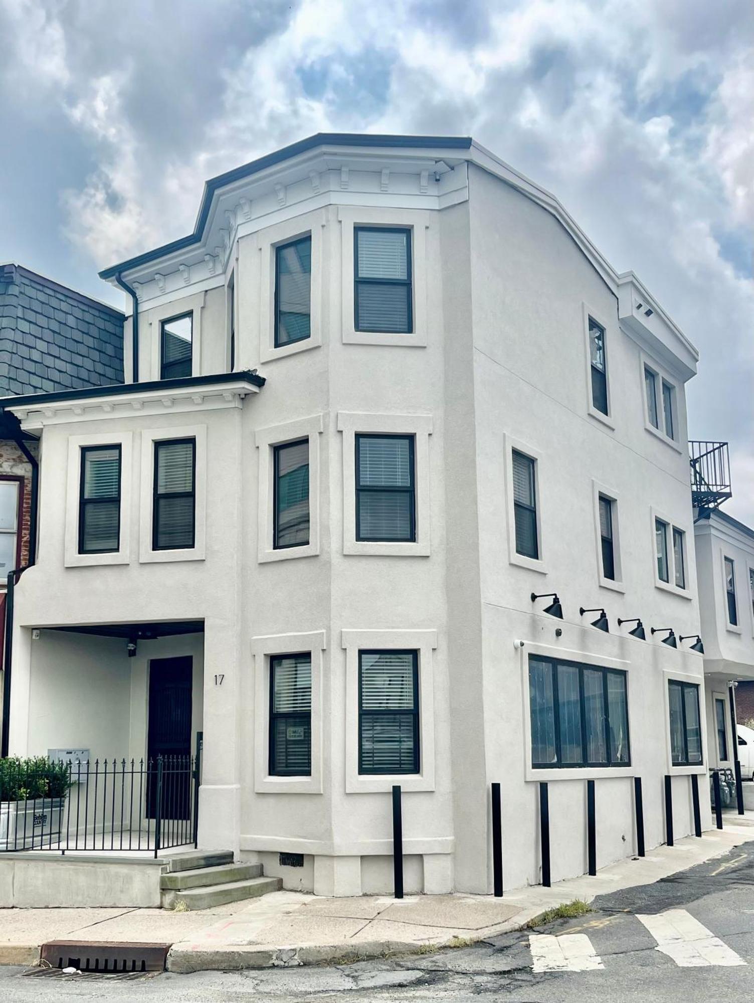 Modern Fully Renovated Suite & Loft In Downtown トレントン エクステリア 写真
