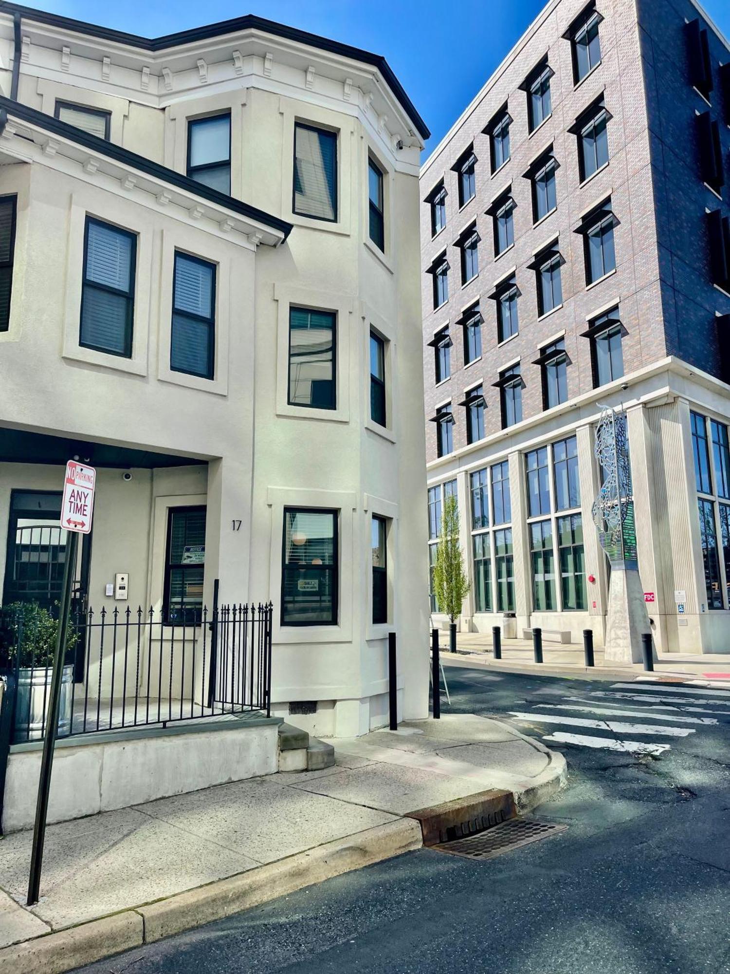 Modern Fully Renovated Suite & Loft In Downtown トレントン エクステリア 写真